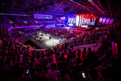 对优势位居 对优势位居