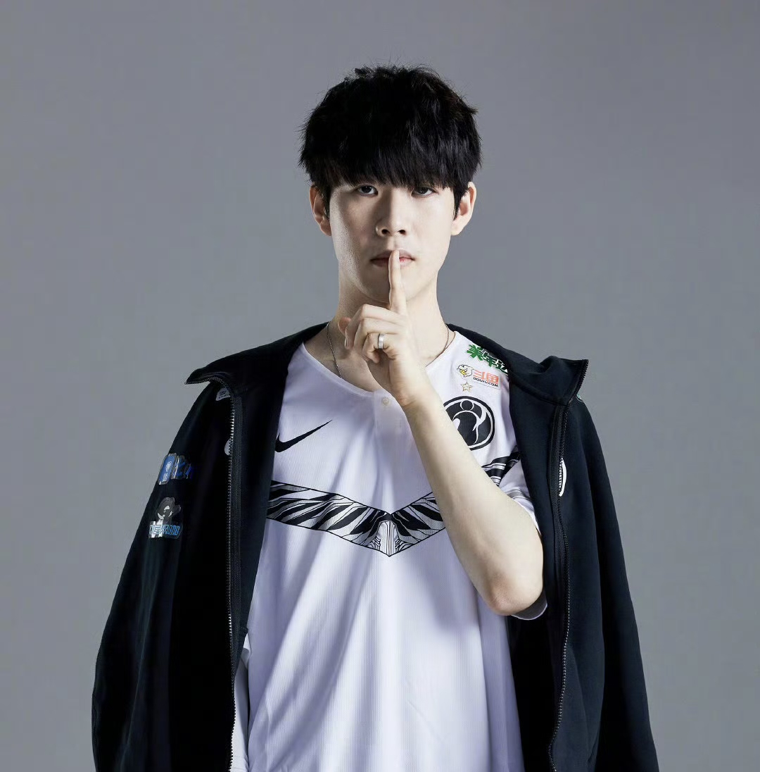 德国足坛炙 德国足坛炙